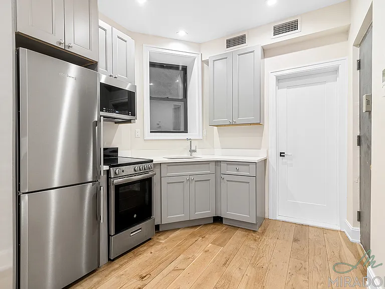 221 E 10th St #1 — Photo 7