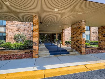 101 Lake Hinsdale Dr APT 301, Willowbrook, IL, 60527