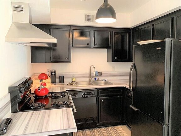 3rd image of 1579 Sunflower Ct N