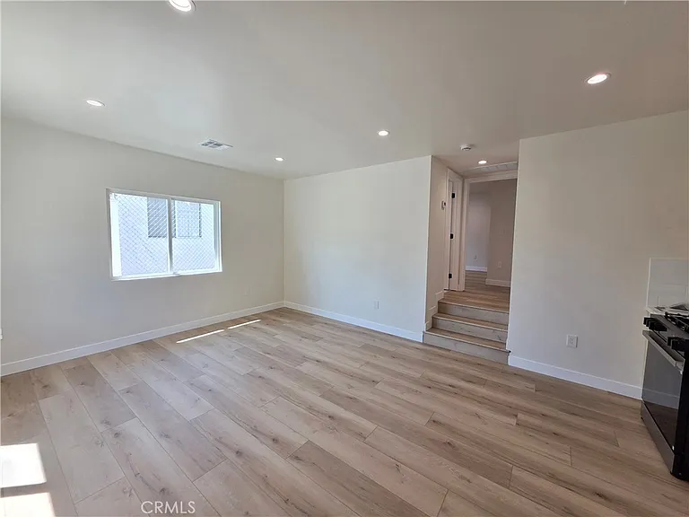 17103 Kingsbury 1/2 — Photo 5