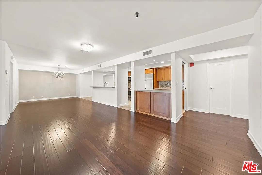 2 bed, 2.5 bath, 1888 sqft, $7,250 — Photo 3