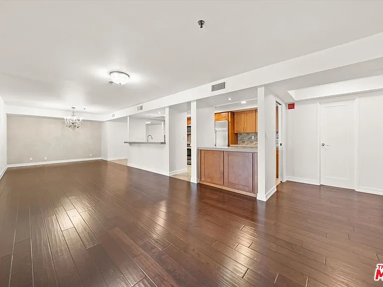 10660 Wilshire Blvd #705 — Photo 3