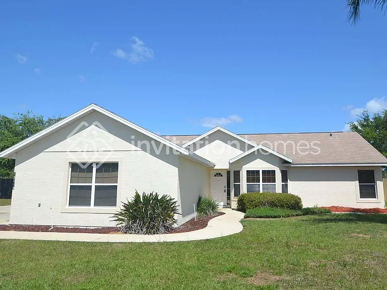 13203 Biscayne Dr — Photo 1