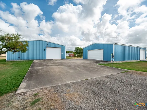 1112 W Dallas Ave, Seadrift, TX 77983