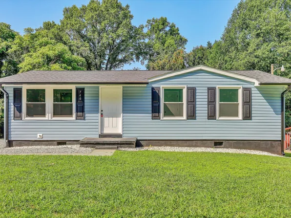 740 Chestnut Knob Rd, Martinsville, VA 24112