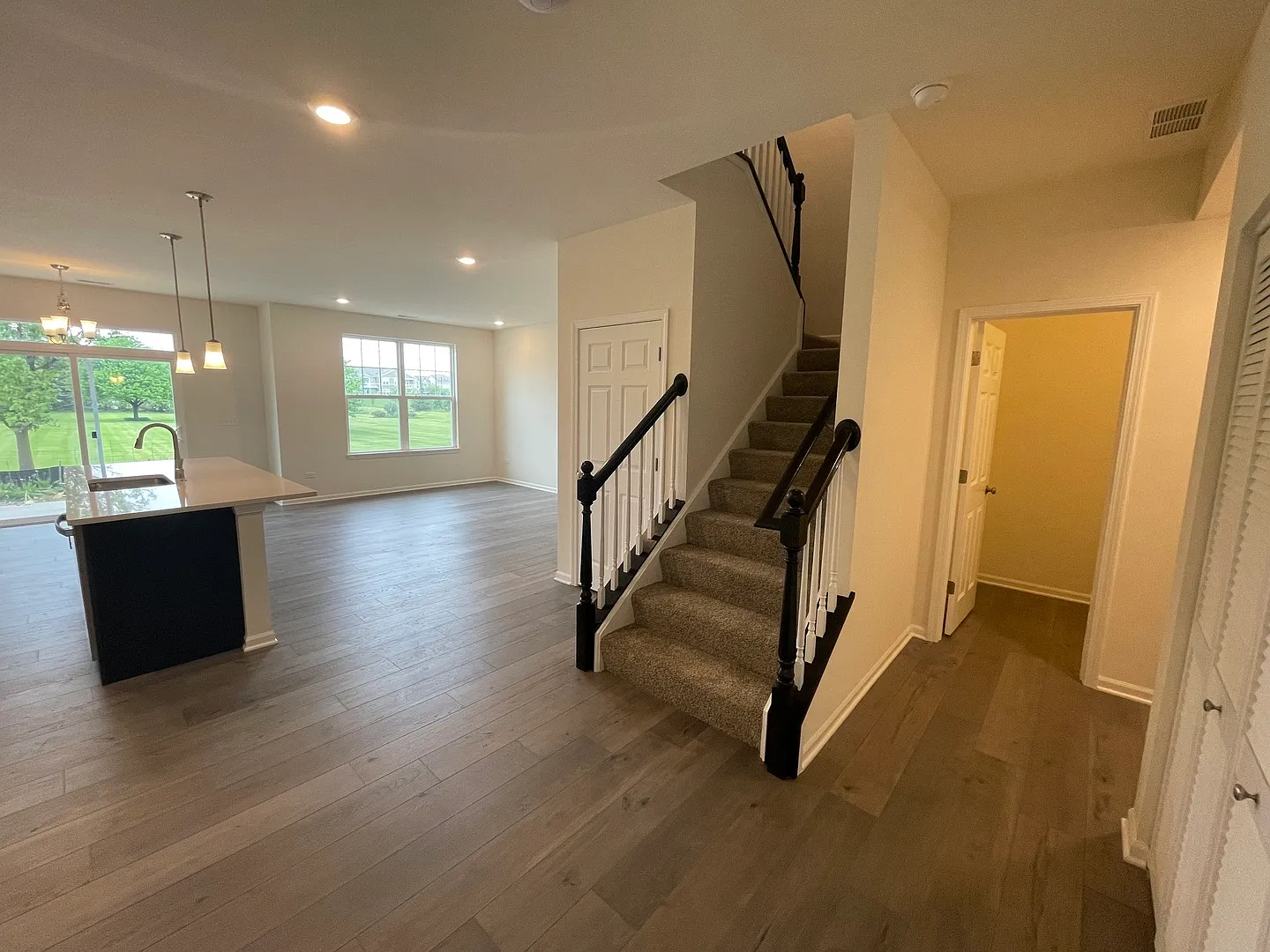 3 bed, 2.5 bath, 1781 sqft, $3,200 — Photo 3