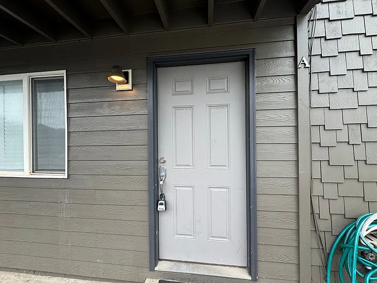 385 NW 6th St — Photo 1