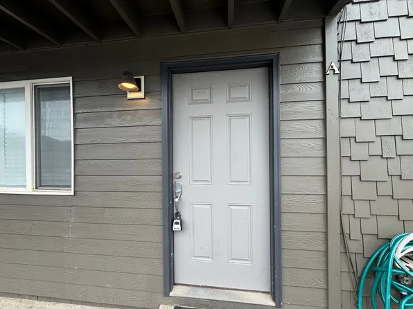 573/B/, 385 NW 6th St, Newport, OR 97365