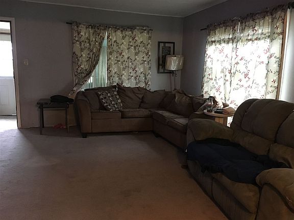 4th image of 222 N Ash St