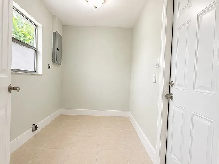 3982 Wheaton Ct — Photo 9