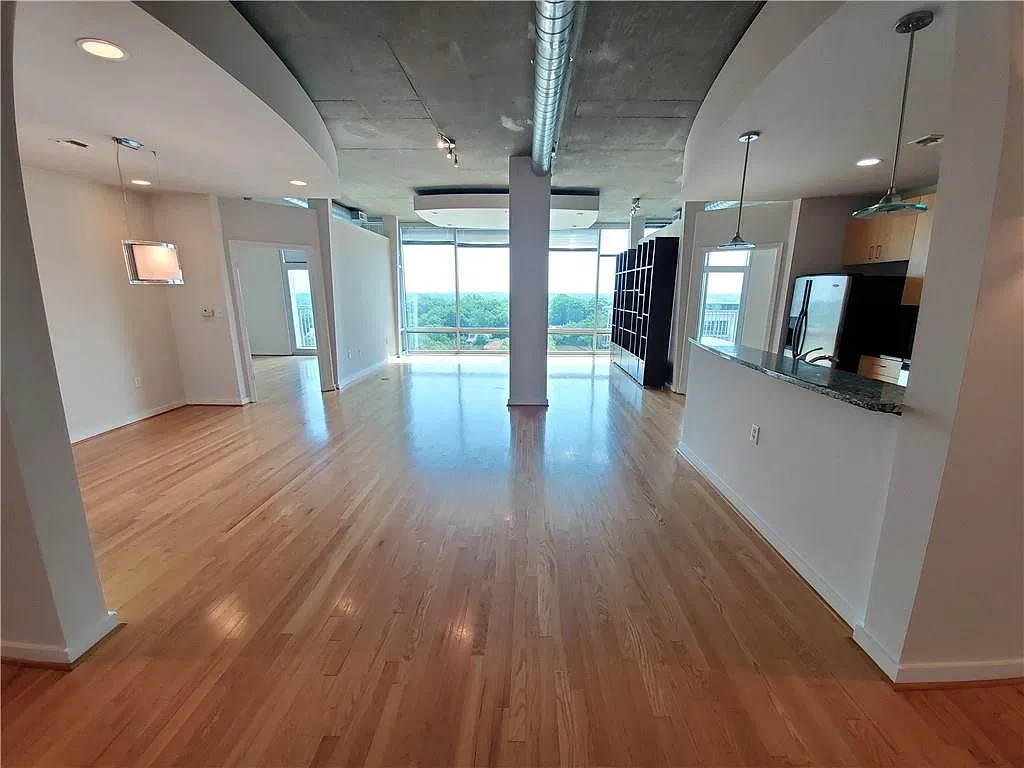 2 bed, 2.0 bath, 1433 sqft, $2,895 — Photo 2