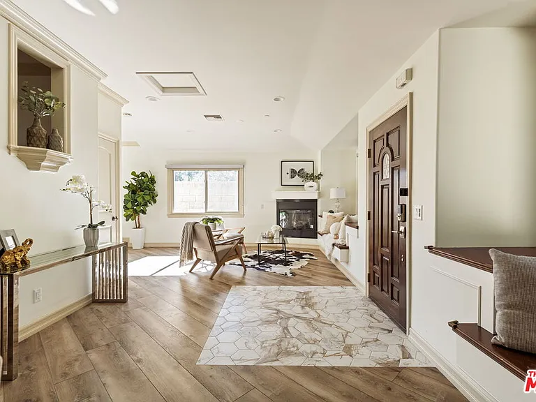 272 N Chester Ave #101 — Photo 4
