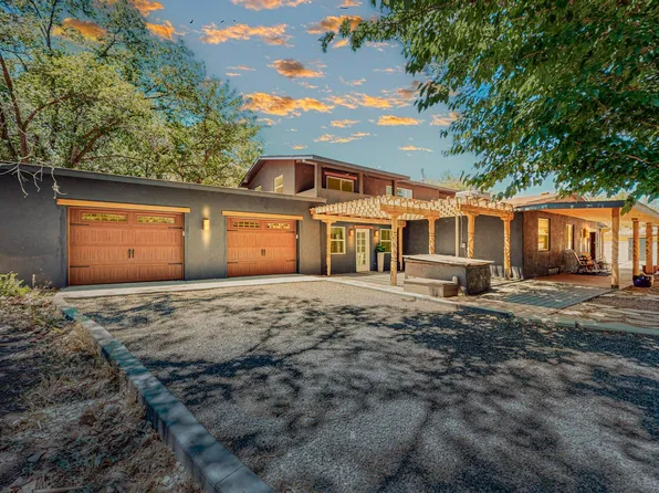 432 Mockingbird Ln, Corrales, NM 87048