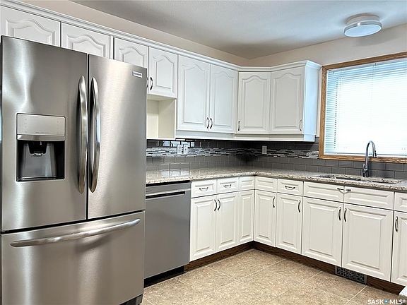 3rd image of UNIT 241-815 Heritage GREEN