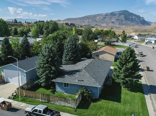 620 River View Dr, Cody, WY 82414