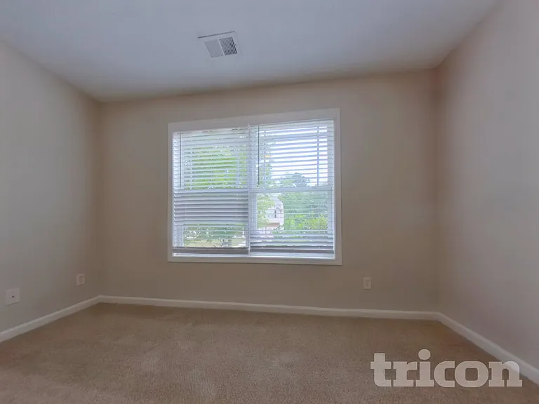 611 Hemlock Ct — Photo 12