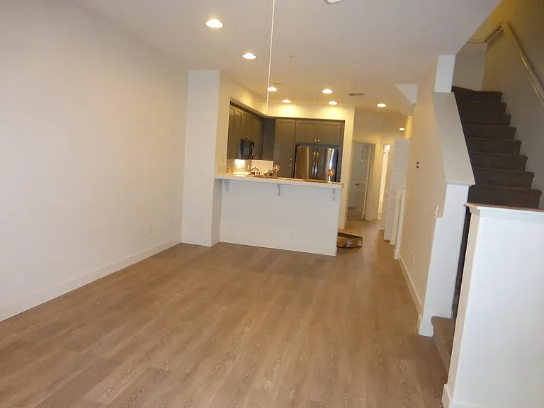 4663 Central Plz — Photo 11