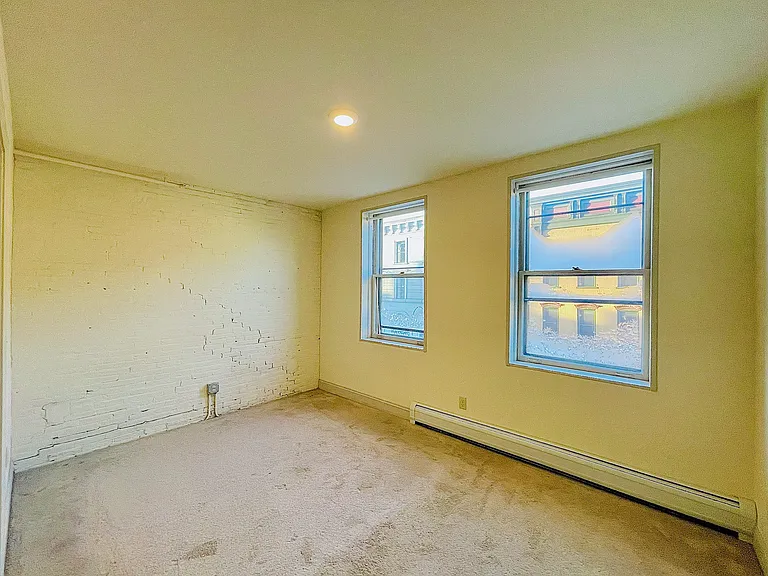 191 College St #303 — Photo 28