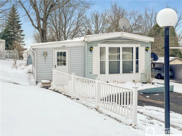 142 Greenhurst Village Dr, Jamestown, NY 14701