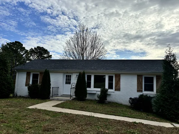 105 Oak Dr, Columbia, TN 38401