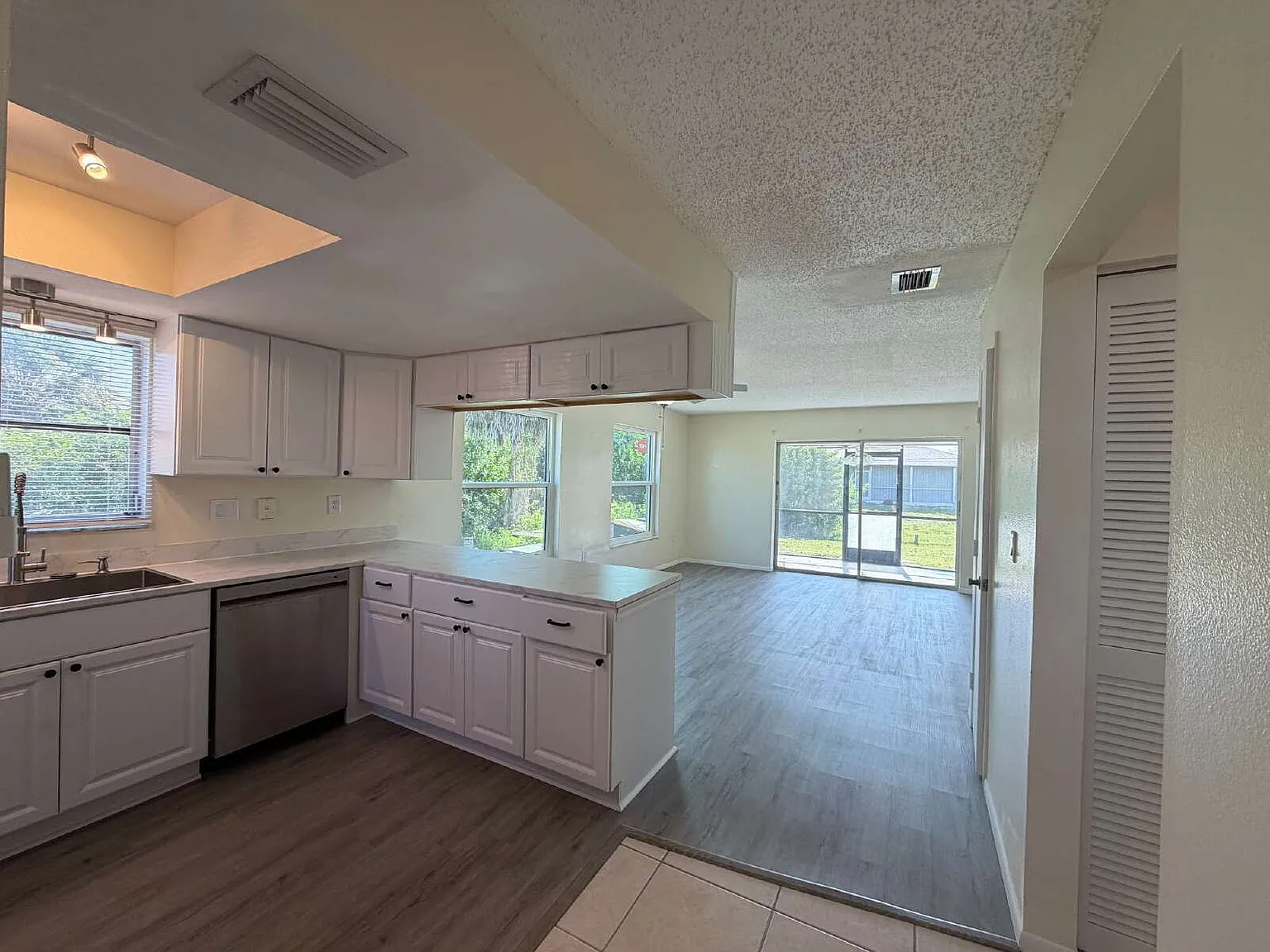 2 bed, 2.0 bath, 1100 sqft, $1,450 — Photo 4