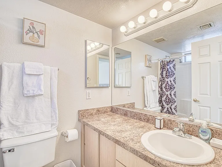 1833 E Water St #2 — Photo 28
