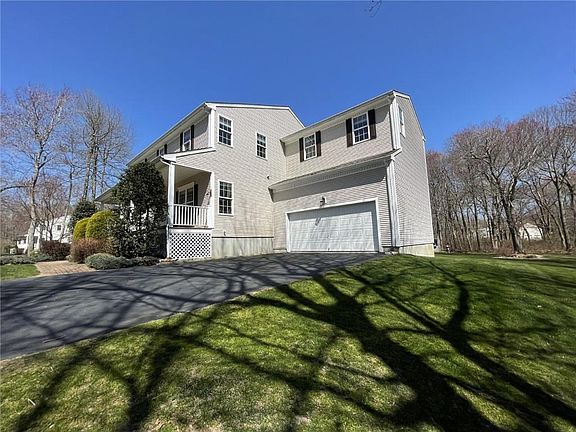 2nd image of 395 Westmoreland Ln N