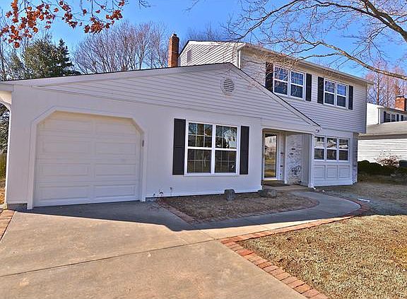 This Beautiful Colonial is Dressed to Impress