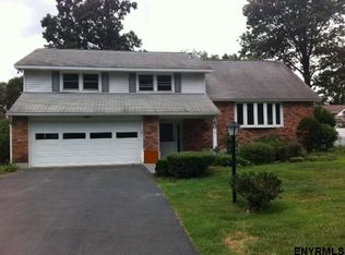 40 Memory Ln, Schenectady, NY 12306