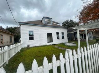 1004 Cherry Ln, Bridge City, TX 77611