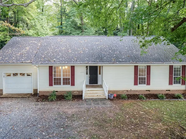 2825 Chippendale Trl, Sanford, NC 27330