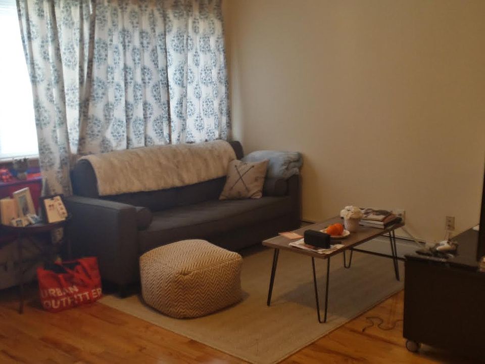 1st image of 2650 30th St APT 1F