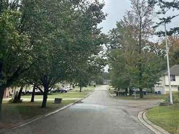 Exterior Neighborhood (street photo)
