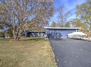 5 Fenton Dr, Decatur, IL 62521