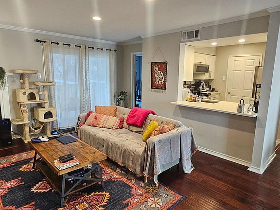3rd image of 1511 Lincoln Way APT 204B