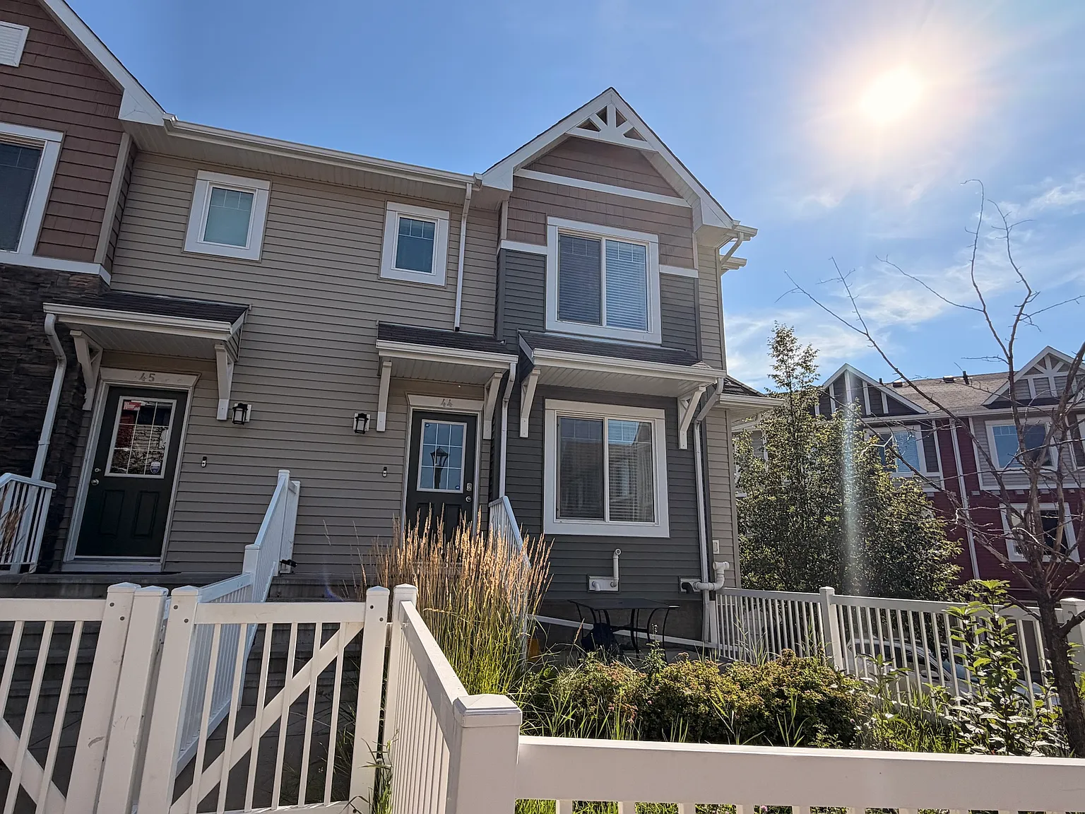 3 Bed 2.5 Bath Clareview Townhouse For Rent — Photo 3