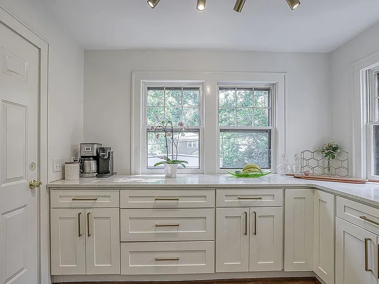 5609 Kenwood Ave — Photo 7