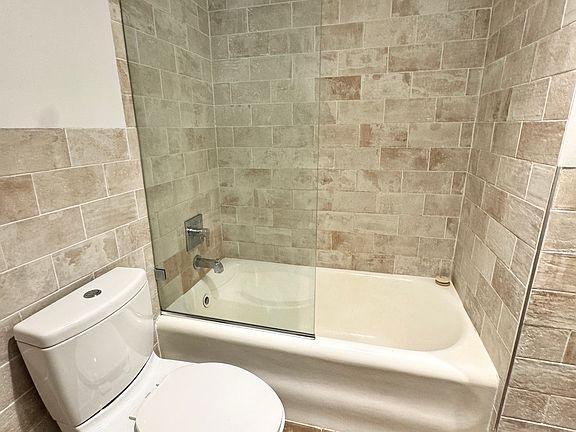 5th image of 321 E 43rd St #303D