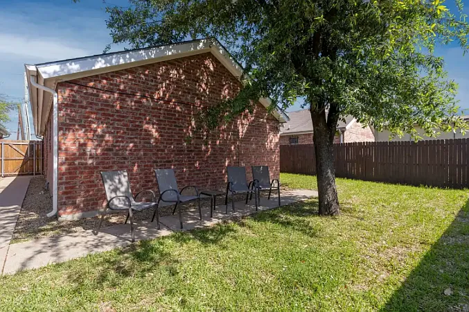 2438 Wycliff Ave — Photo 16