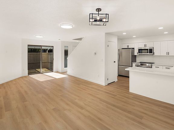 5th image of 19211 15th Ave NW #5