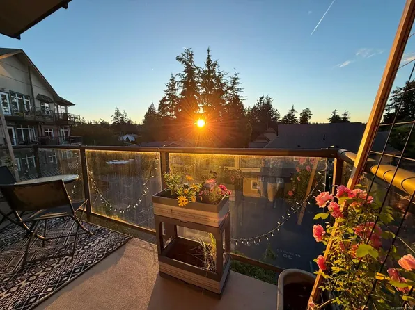2220 Sooke Rd #304, Colwood, BC V9B 0G9