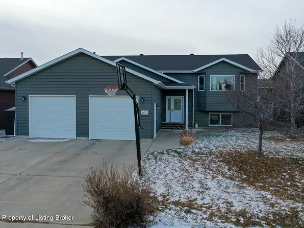 673 17th Ave E, Dickinson, ND 58601