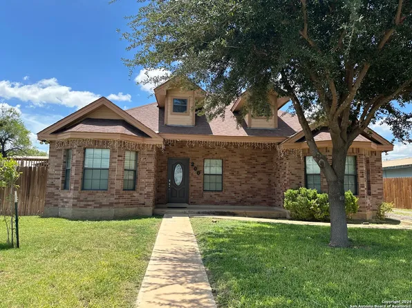 200 S 14TH ST, Carrizo Springs, TX 78834
