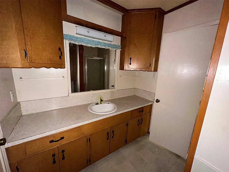 2570 Stadium Dr — Photo 16