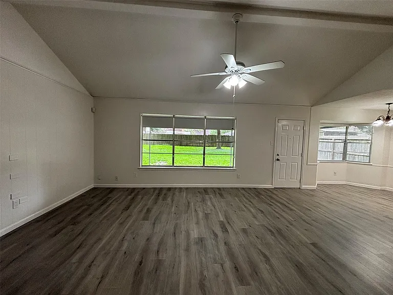 5008 Rockland Dr — Photo 2
