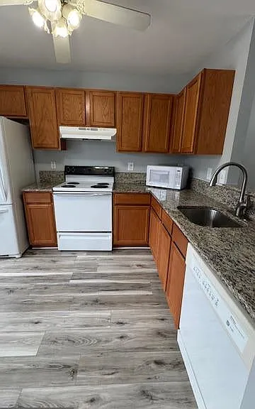 7927 Foxcrest Ct #7927 — Photo 4