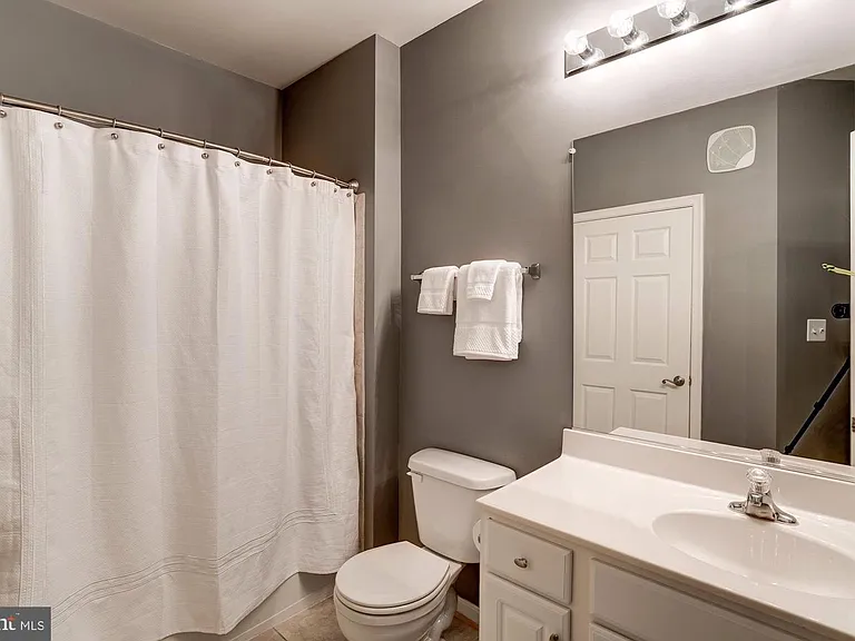 21228 McFadden Sq #211 — Photo 28