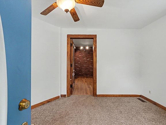 5th image of 215 E Reynolds St
