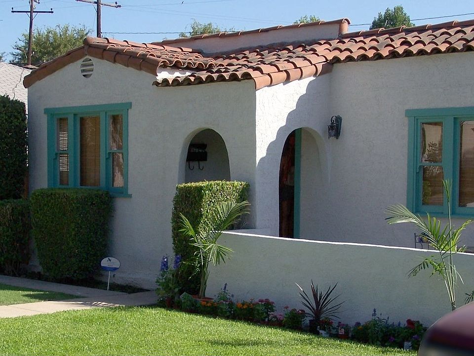 Paseo Courtyard