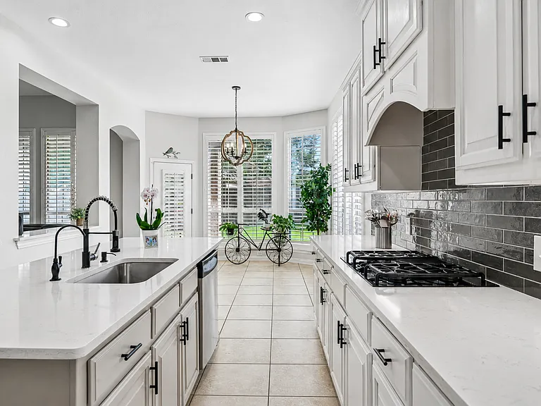 837 Moss Cliff Cir — Photo 4